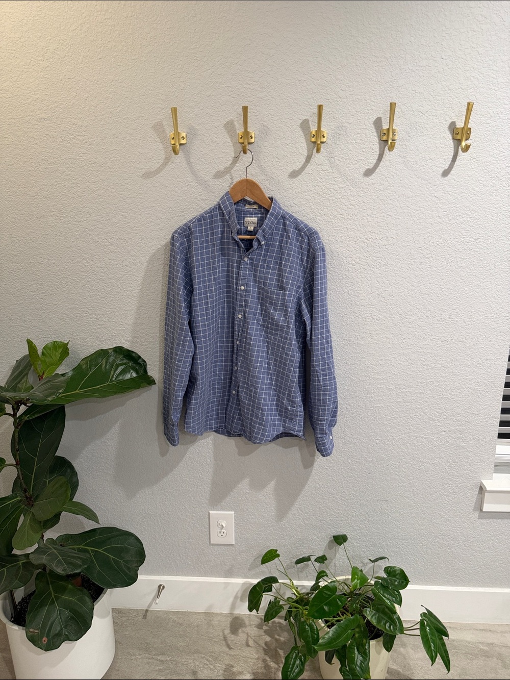 Men's Blue Plaid Button-Up Shirt - Classic Casual